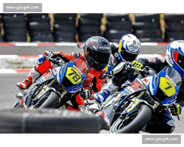 激情飞扬的自行车赛:挑战极限速度,迎接全新赛道的荣耀之战 激情飞扬的自行车赛:挑战极限速度,迎接全新赛道的荣耀之战